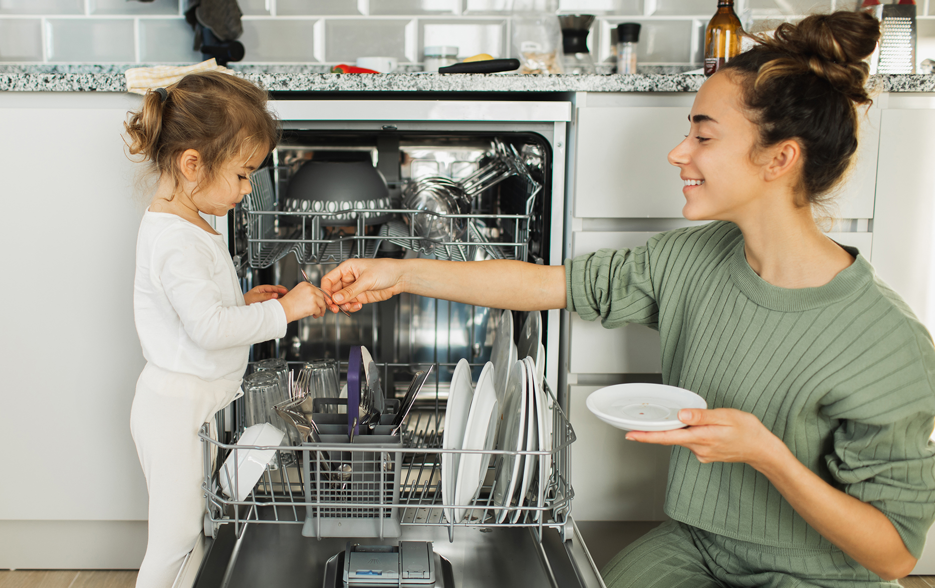 Unlock Cleaner Dishes with These Dishwasher Organization Tips